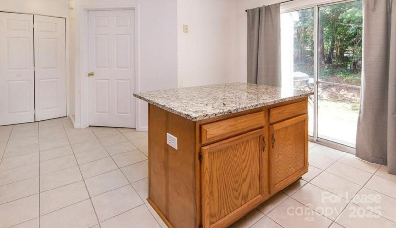 Property image 4 at 3134 Summercroft Lane, Charlotte, NC 28269