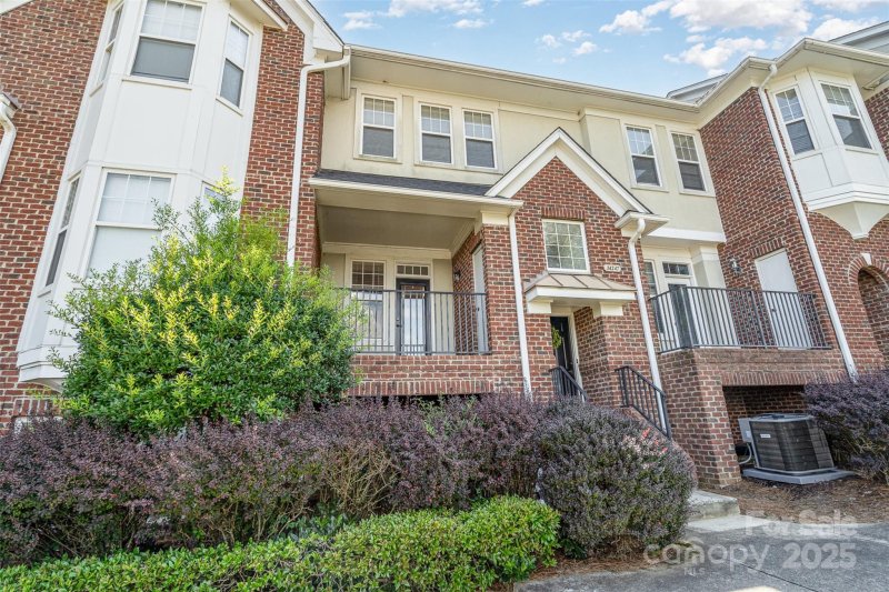 Richmond Hill, Charlotte Community