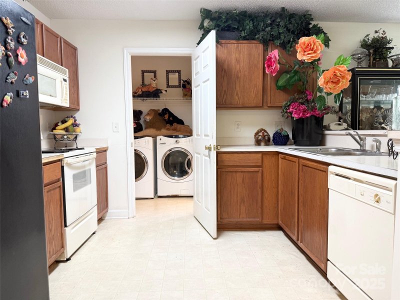 Property image 4 of 4046 W Fairmeadow Drive in Whitehall, Lancaster, SC 29720