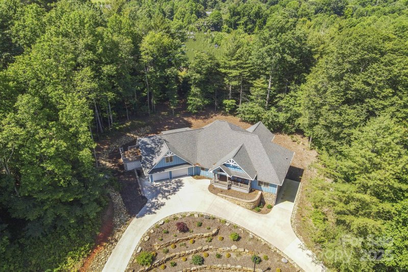 Property image 2 of 225 Henrys Glen Drive in Henrys Glen, Morganton, NC 28655