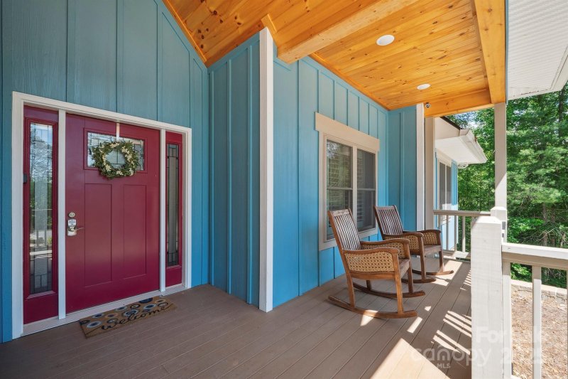 Property image 5 of 225 Henrys Glen Drive in Henrys Glen, Morganton, NC 28655