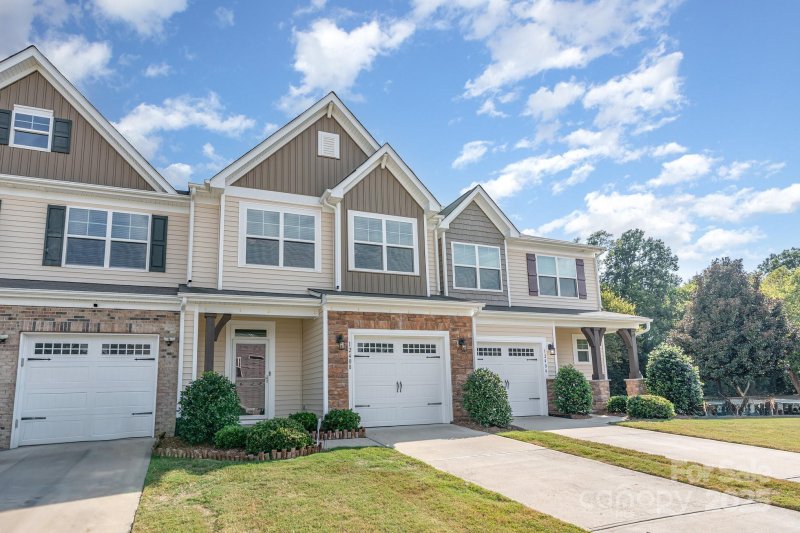 Property image 2 of 12408 Savannah Cottage Drive in Savannah Townhomes, Charlotte, NC 28273