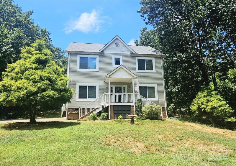Property image 2 of 946 Laurelwood Drive in Westmoreland, Clover, SC 29710