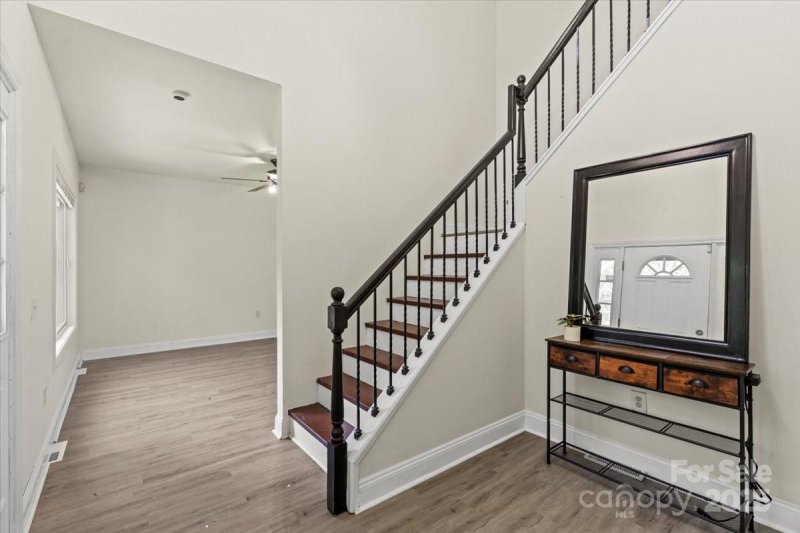 Property image 3 of 946 Laurelwood Drive in Westmoreland, Clover, SC 29710