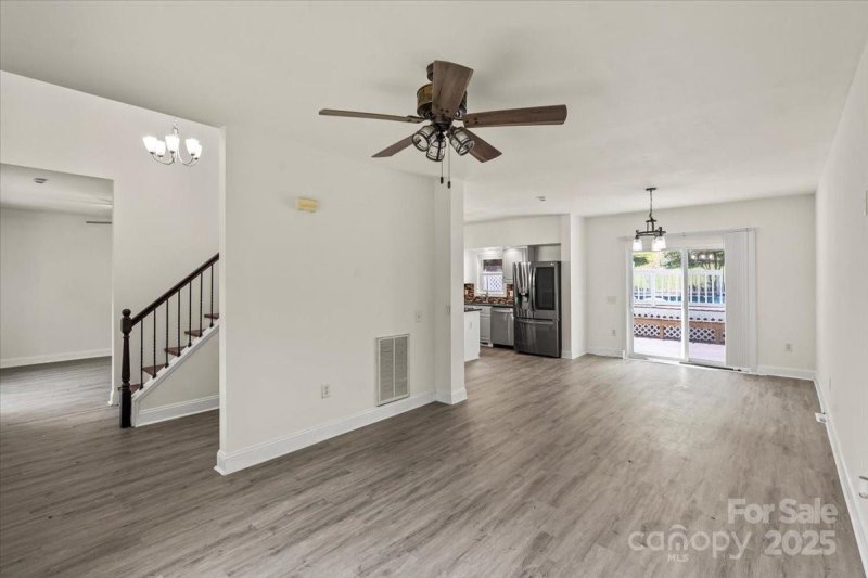 Property image 4 of 946 Laurelwood Drive in Westmoreland, Clover, SC 29710