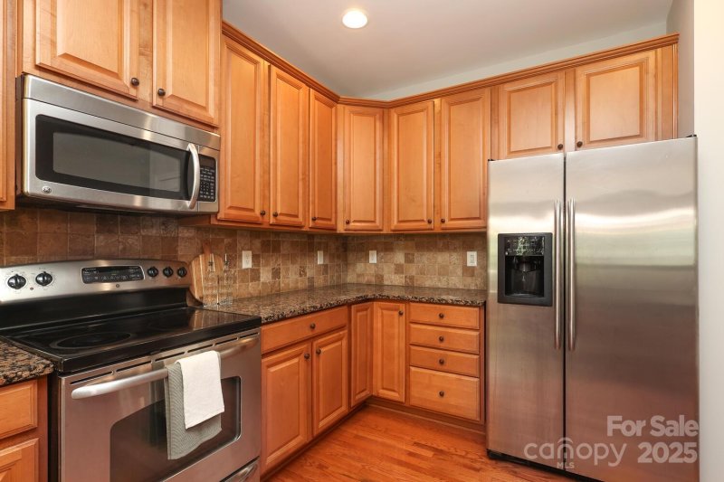 Property image 3 of 729 Naramore Street in Davidson Bay, Davidson, NC 28036