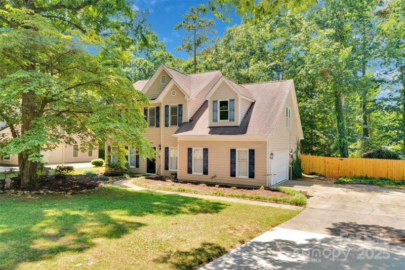 Property image 2 at 2725 Kirkholm Drive, Matthews, NC 28105