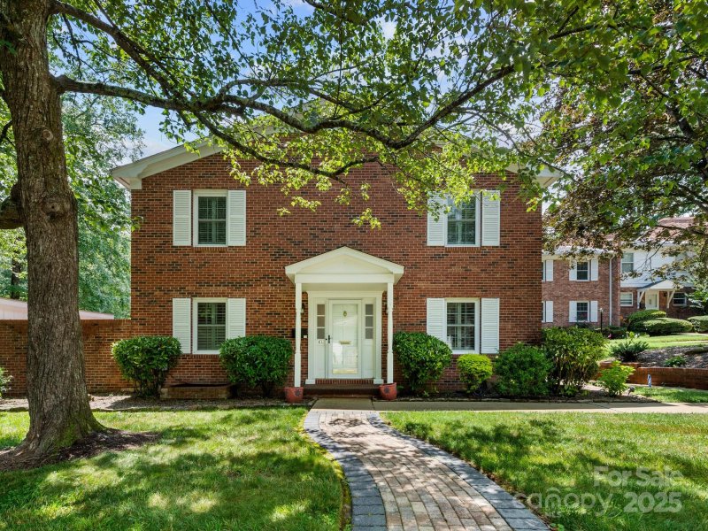 Kensington Court, Hendersonville Community
