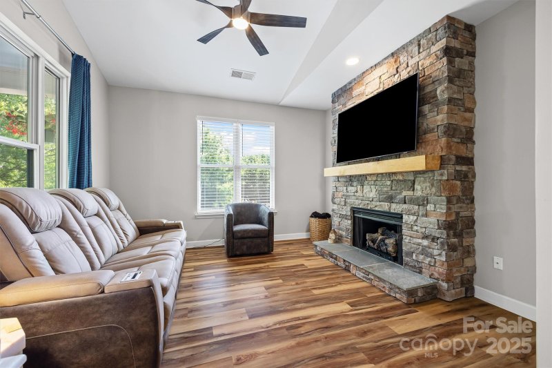 Property image 3 of 706 Northeast Drive in Spinnaker Reach, Davidson, NC 28036