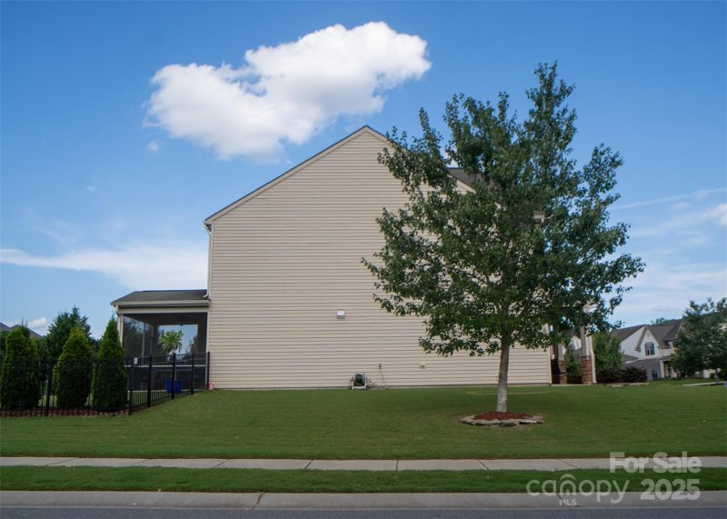 Property image 3 of 3942 Kestrel Lane in Audubon Lake, Fort Mill, SC 29707