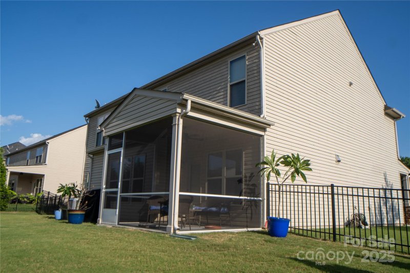 Property image 4 of 3942 Kestrel Lane in Audubon Lake, Fort Mill, SC 29707