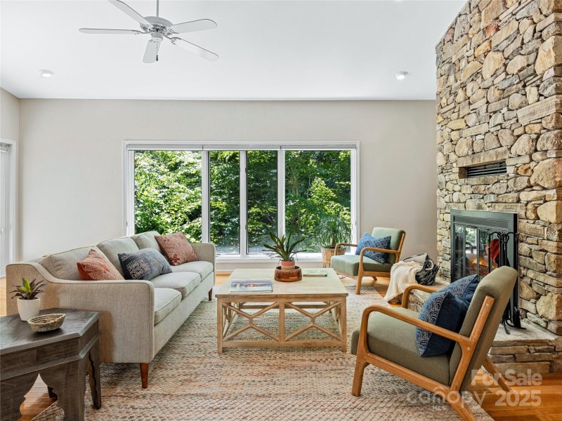 Property image 2 of 150 Sondley Parkway in Sondley Estates, Asheville, NC 28805