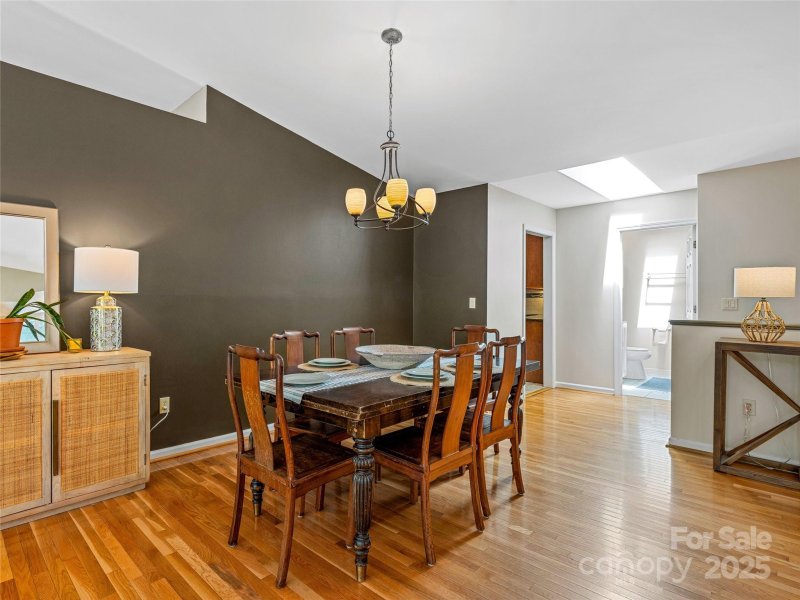 Property image 3 of 150 Sondley Parkway in Sondley Estates, Asheville, NC 28805