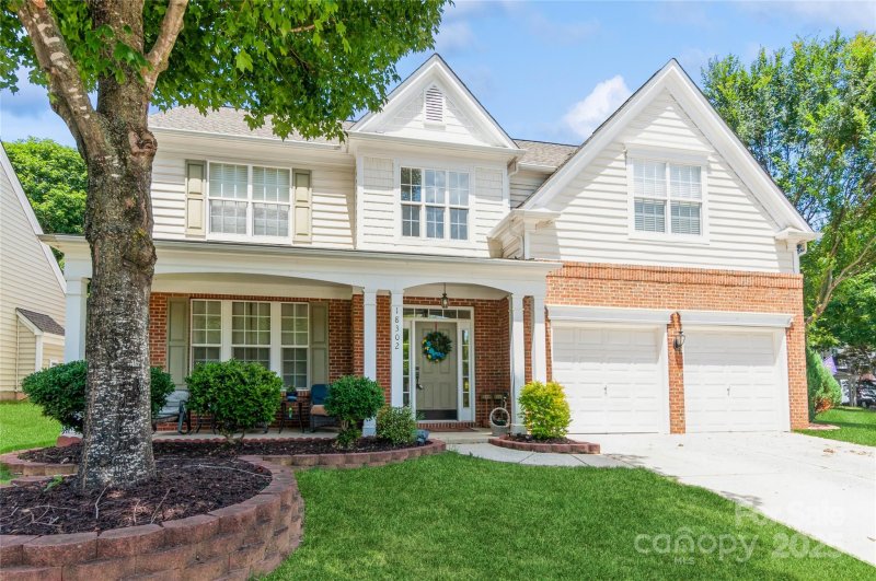 Property image 2 of 18302 Victoria Bay Drive in Victoria Bay, Cornelius, NC 28031