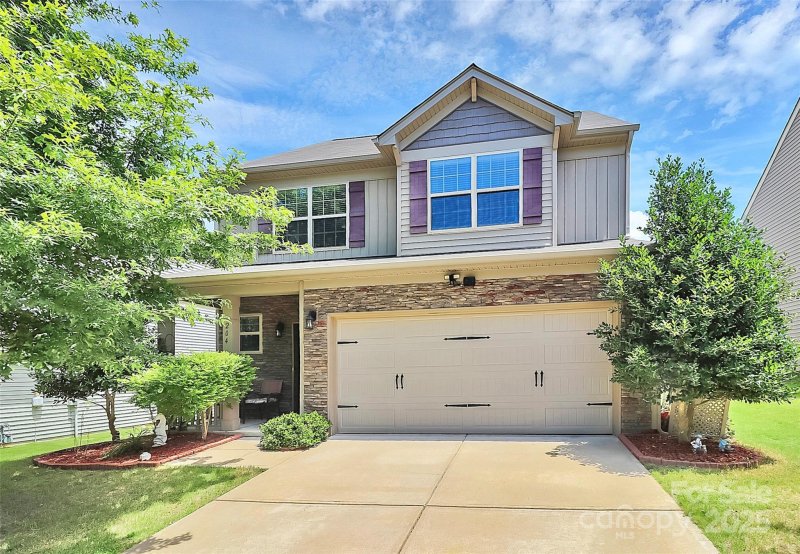 Property image 2 of 204 Kingston Drive in Dutchmans Ridge, Mount Holly, NC 28120