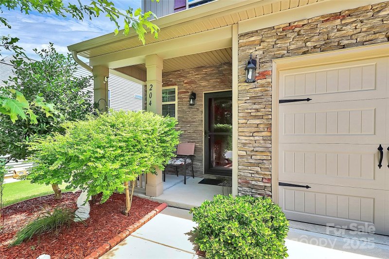 Property image 4 of 204 Kingston Drive in Dutchmans Ridge, Mount Holly, NC 28120