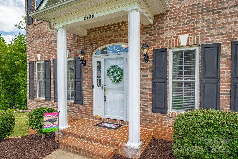 Property image 5 of 2640 Ironwood Drive in Old River Falls, Hickory, NC 28602