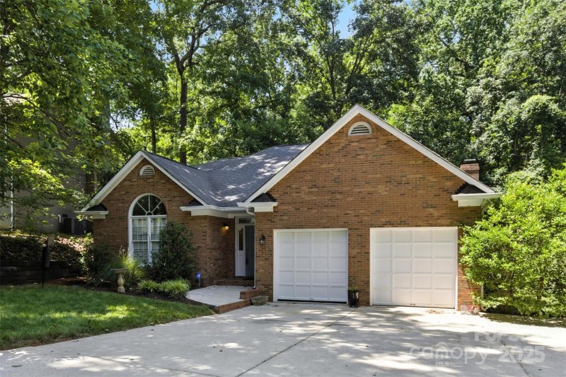 Property image 3 at 6907 Pleasant Drive, Charlotte, NC 28211