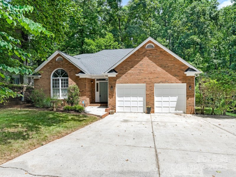 Property image 4 at 6907 Pleasant Drive, Charlotte, NC 28211