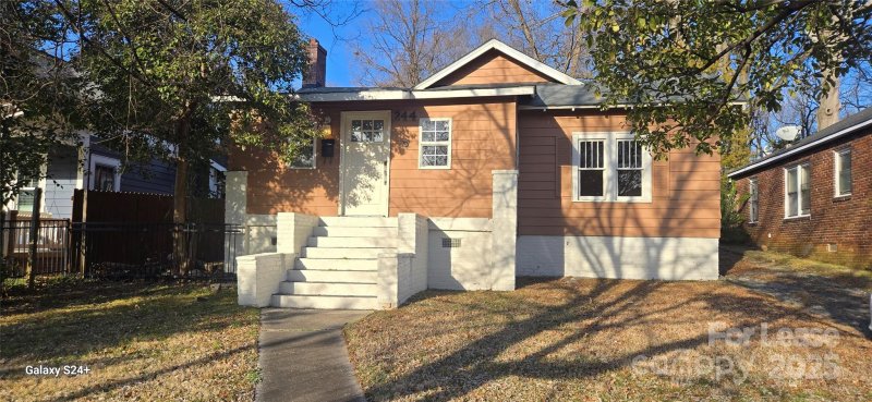 244 W Kingston Avenue