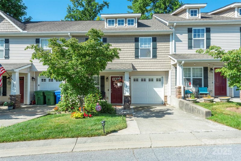 Property image 5 of 118 Torrington Avenue in Townes at Connor Creek, Fletcher, NC 28732