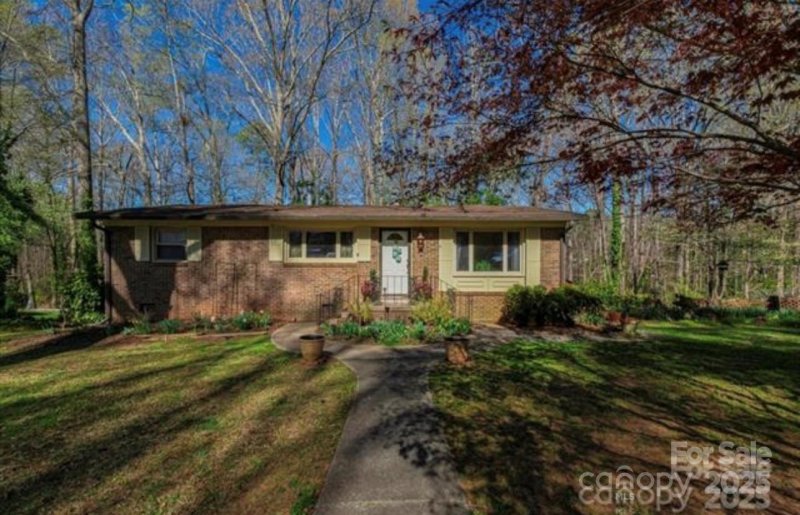 Property image 2 at 8 Northbrook Drive, York, SC 29745