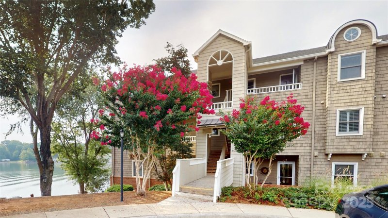 9816 Emerald Point Drive