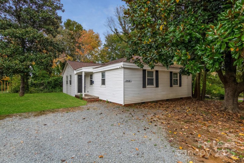 Regal Heights, Charlotte Community