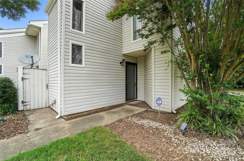 7807 Hummingbird Lane