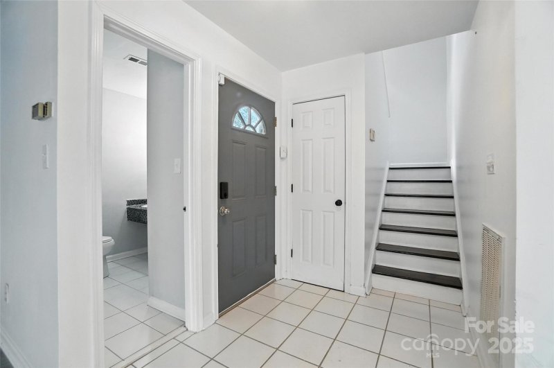 Property image 4 at 7807 Hummingbird Lane, Charlotte, NC 28212