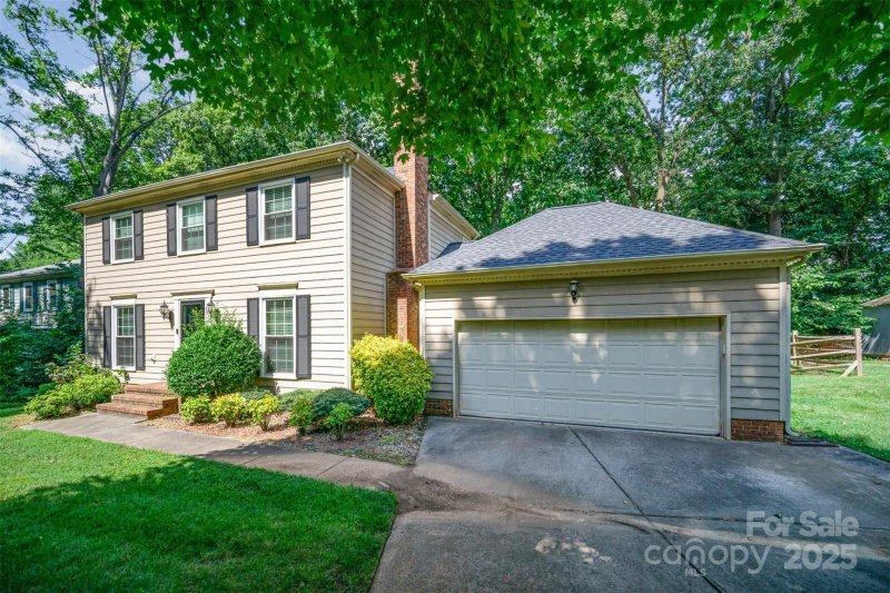 Property image 2 of 3016 Heathcroft Court in Norcroft, Charlotte, NC 28269