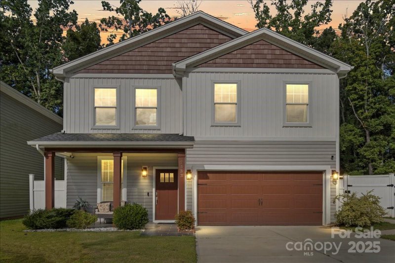 Chestnut Lake, Charlotte Community