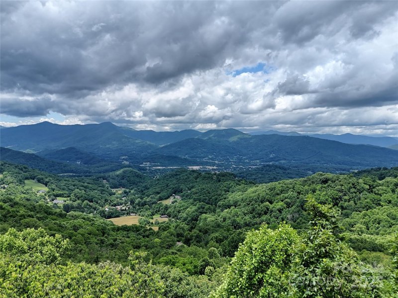 Property image 3 of Lot 18 Lincoln Way in Crestview Pointe, Waynesville, NC 28786