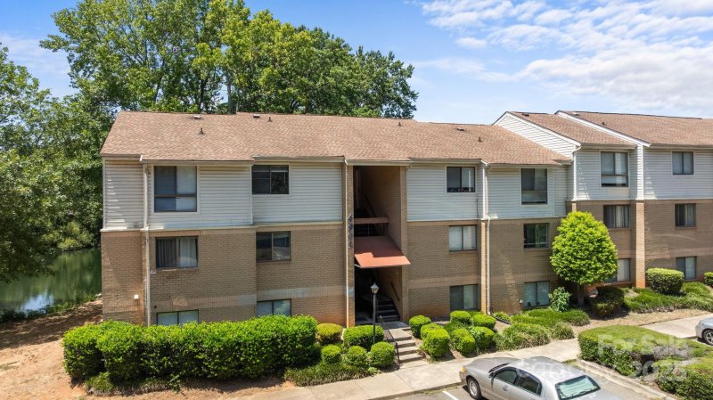 Spring Lake, Charlotte Community