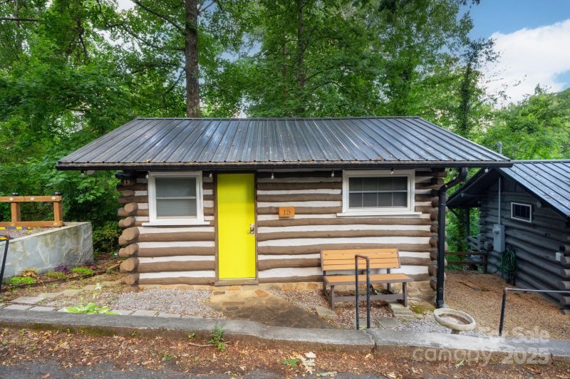 Property image 4 of 15 16 Cottage Drive in Homeland Park, Asheville, NC 28805