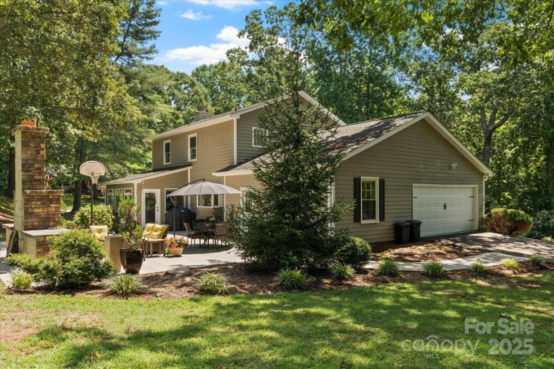Property image 5 of 1496 Hardwood Circle in Fairway Acres, Newton, NC 28658