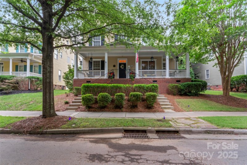 878 Promenade Walk