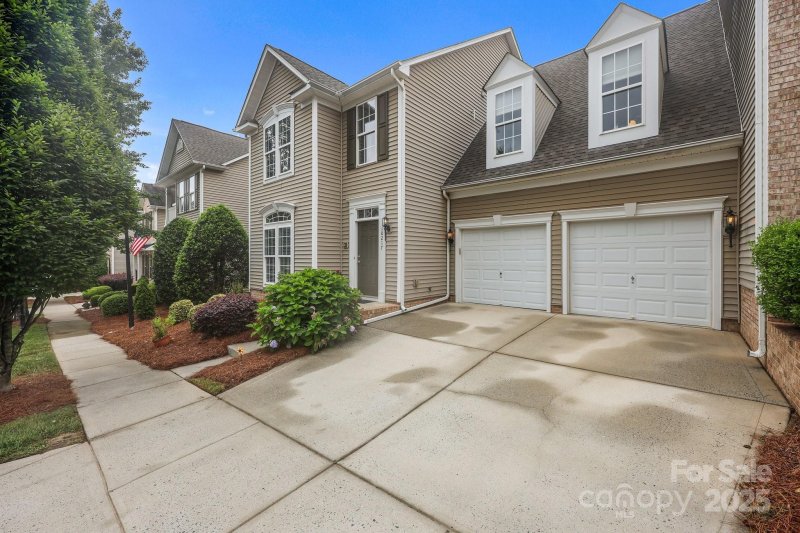 Property image 4 of 10217 Linksland Drive in Skybrook, Huntersville, NC 28078