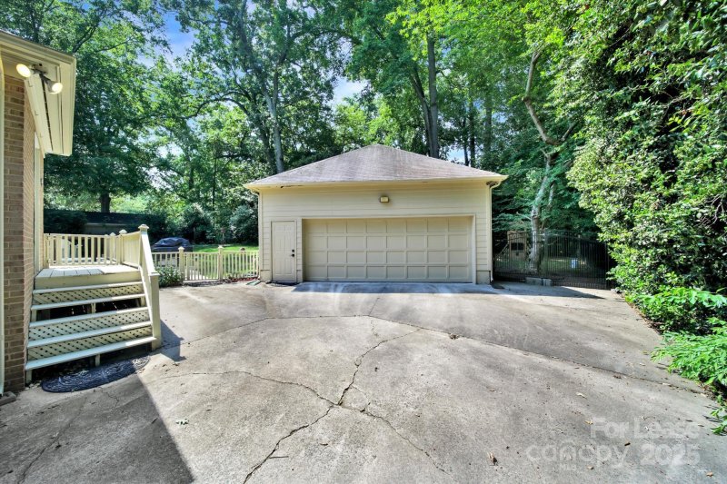 Property image 2 at 2913 Hinsdale Street, Charlotte, NC 28210