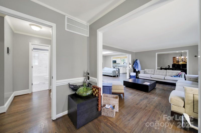 Property image 3 at 2913 Hinsdale Street, Charlotte, NC 28210