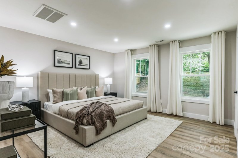 Property image 2 of 1208 Tarrington Avenue in Eastway Park, Charlotte, NC 28205