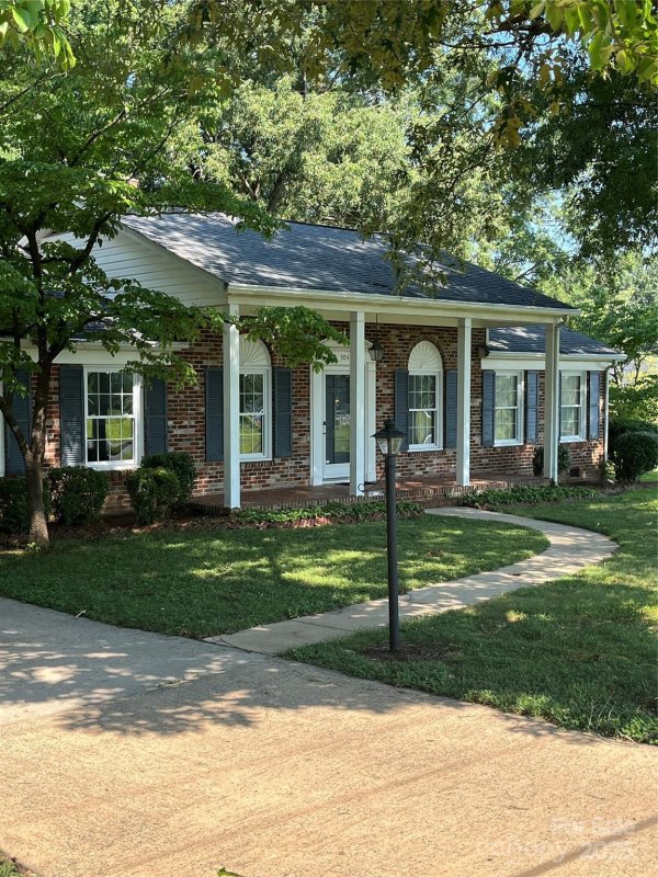 Property image 2 of 504 Mount Vernon Drive in Wesley Heights, Albemarle, NC 28001