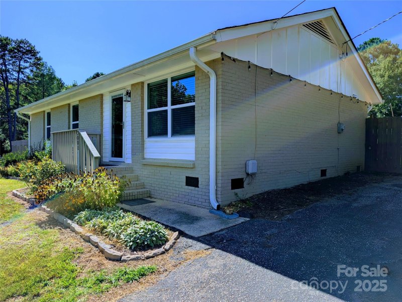 Property image 4 at 3001 Crawford Avenue, Gastonia, NC 28052