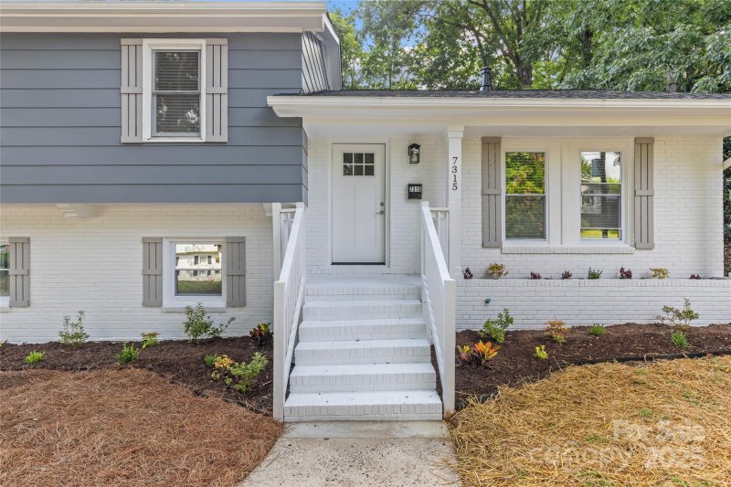 Property image 4 at 7315 Thorncliff Drive, Charlotte, NC 28210