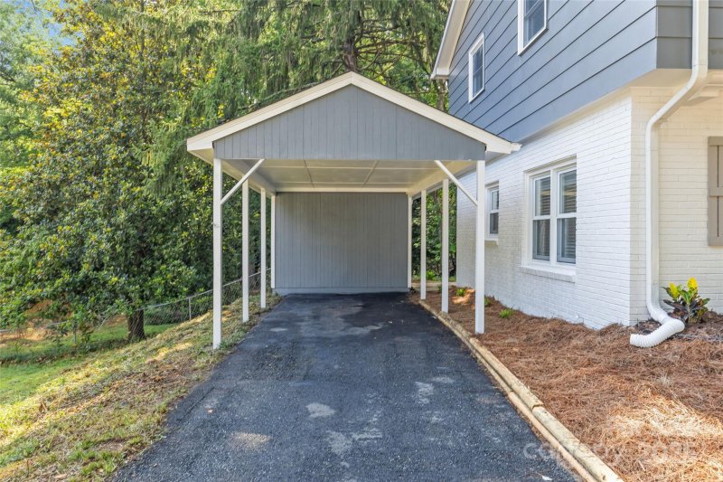 Property image 5 at 7315 Thorncliff Drive, Charlotte, NC 28210