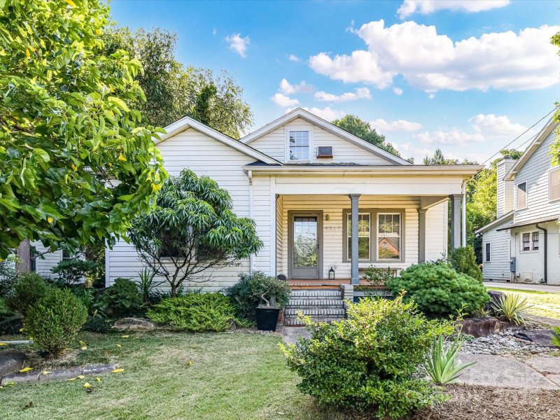 Property image 2 of 4317 Commonwealth Avenue in Oakhurst, Charlotte, NC 28205