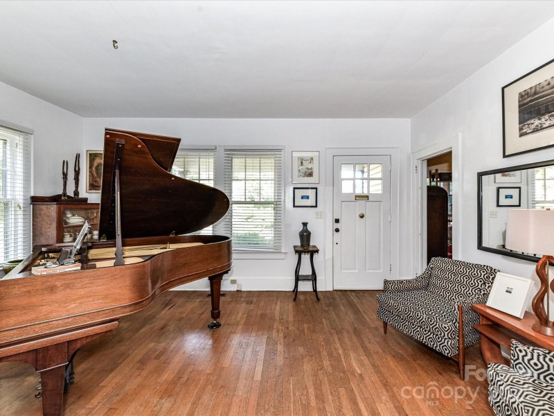 Property image 5 of 4317 Commonwealth Avenue in Oakhurst, Charlotte, NC 28205