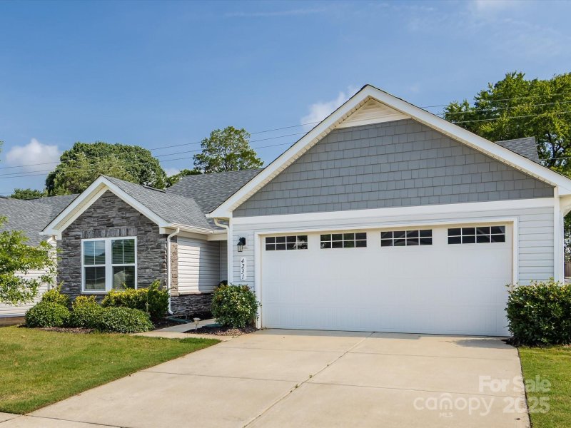 Property image 2 of 4231 Mackinnon Drive in Bellastead, Charlotte, NC 28214