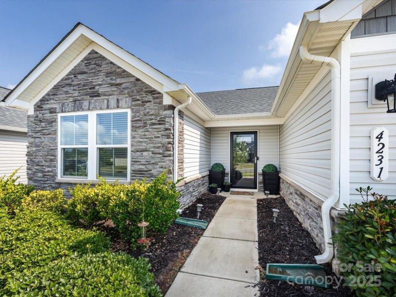 Property image 4 of 4231 Mackinnon Drive in Bellastead, Charlotte, NC 28214
