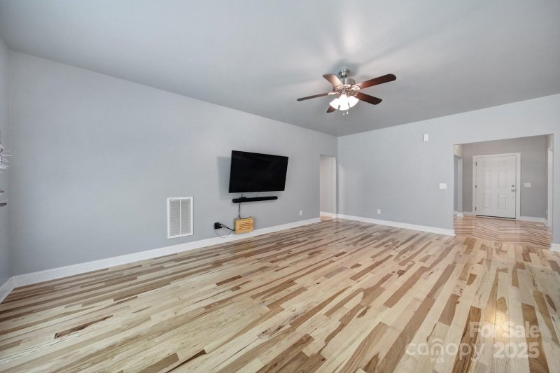 Property image 3 of 121 Holt Lane in Mccrary Woods, Mooresville, NC 28117